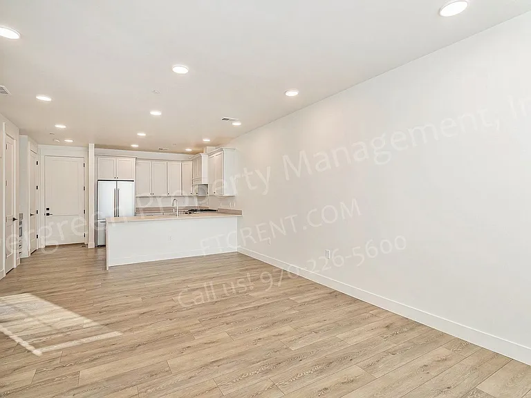 3045 E Trilby Rd #F26 — Photo 2
