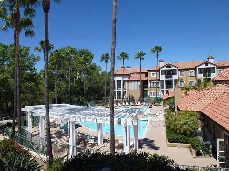 2 bed, 2.0 bath, 1025 sqft, $2,800 — Photo 1