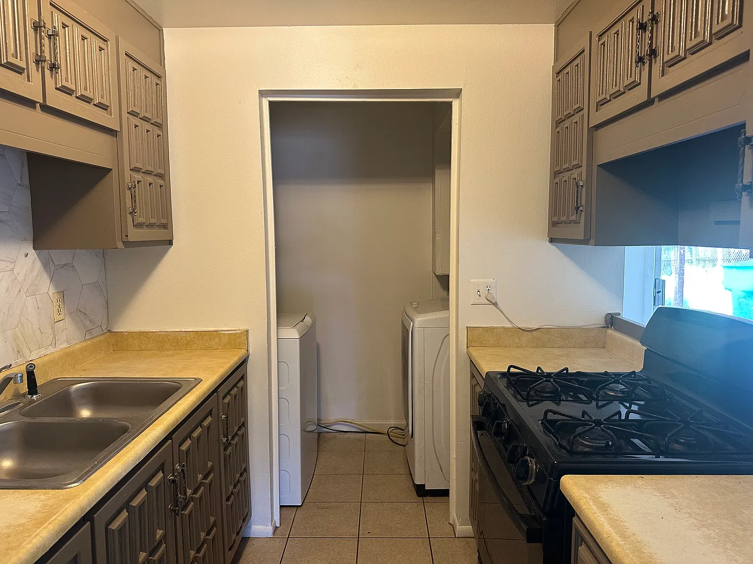3 bed, 1.5 bath, 1344 sqft, $1,900 — Photo 4