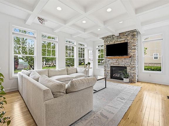 5th image of 1283 Newbury Highland