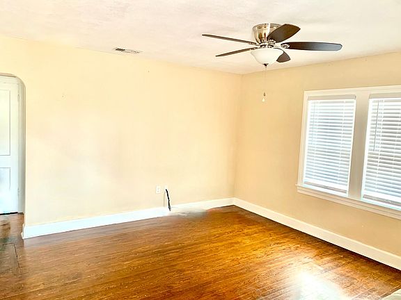 4th image of 403 Marshall St #0