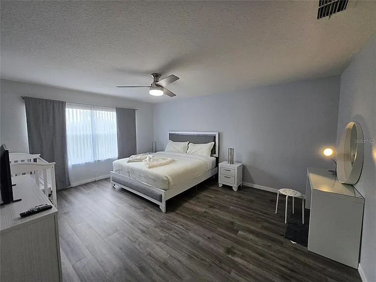 930 Oxford Dr — Photo 23