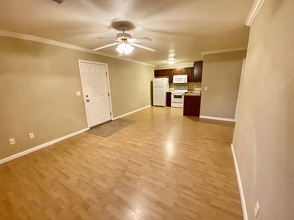 3rd image of 610 Whitney Ave #6