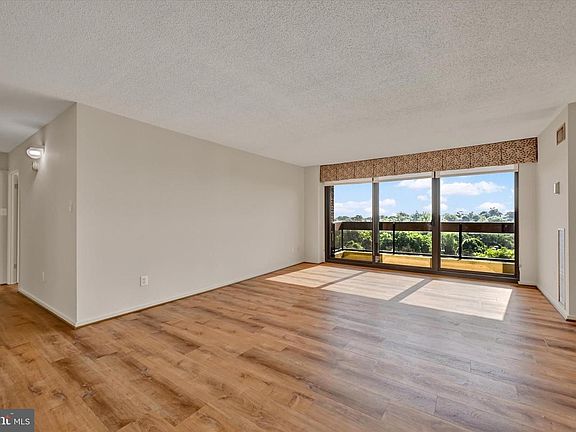 5th image of 4100 N Charles St Unit 1110