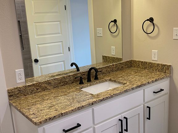 5th image of 307 Claire Ln