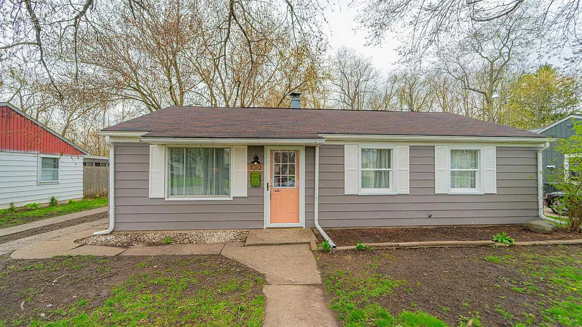 1010 Plain St photo 1