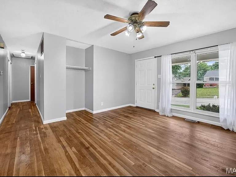 921 Gustane Dr — Photo 20