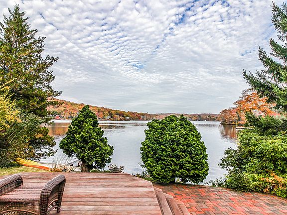 3rd image of 137 Shore Dr