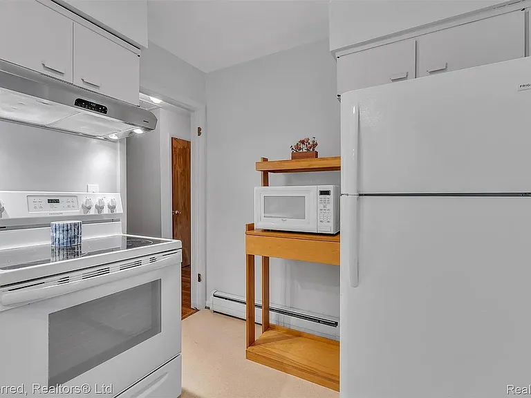 1558 Jones Dr — Photo 7