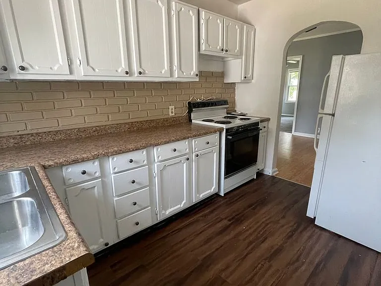 1425 E Ridgeway Ave — Photo 3