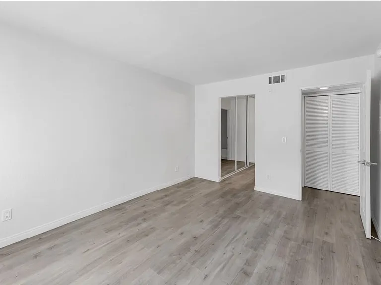 21450 Burbank Blvd #118 — Photo 7