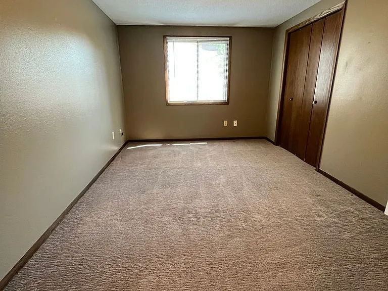 4307 S Locust Dr — Photo 11