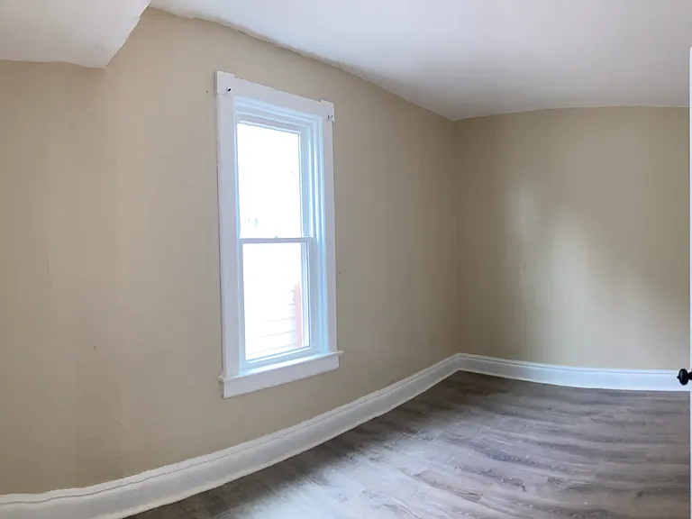 147 Parkdale Ave #1 — Photo 2