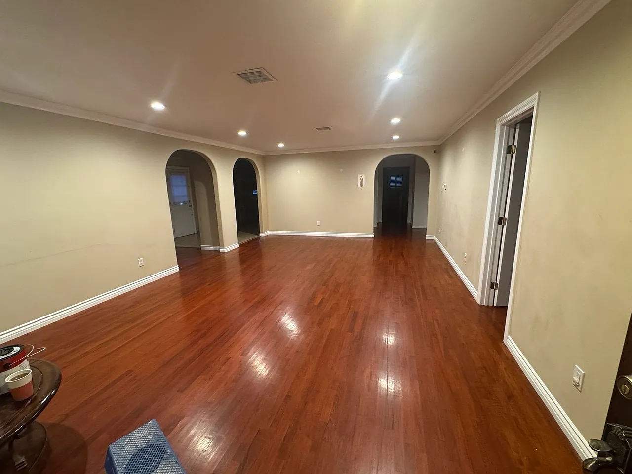 3 bed, 2400 sqft, $4,500 — Photo 3