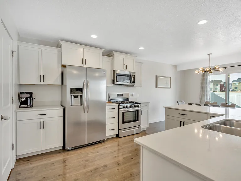 427 S Sunland Way — Photo 2