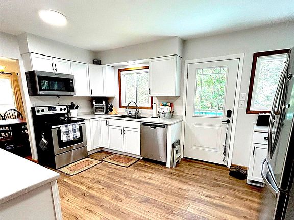 5th image of 246 S River Drive