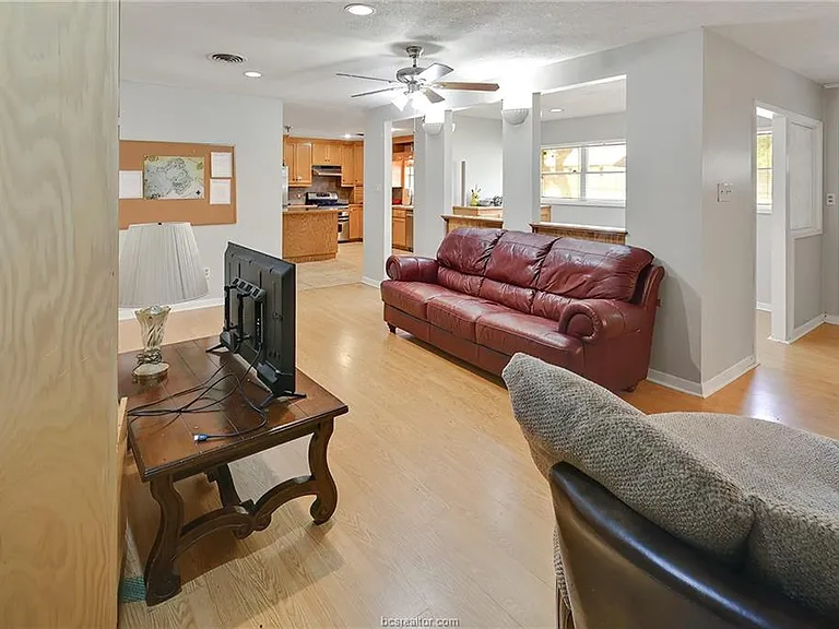 305 Brookside Dr W — Photo 11