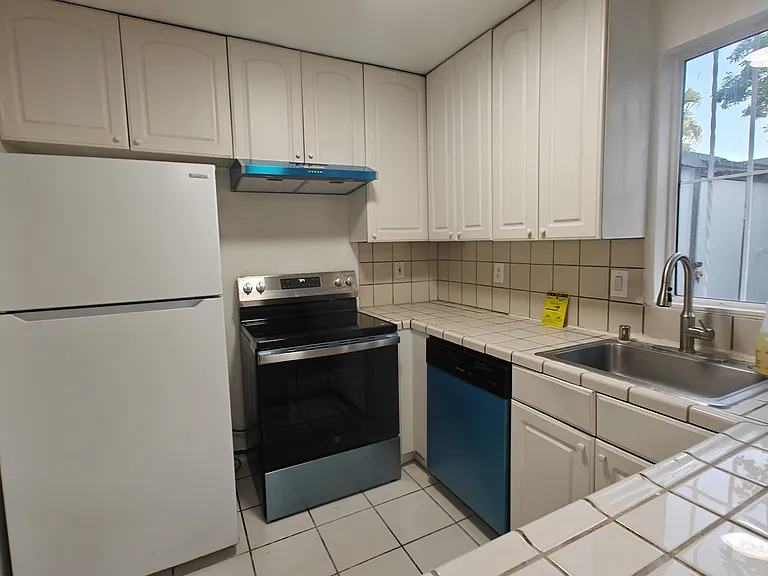 2022 Liberia Cir — Photo 3