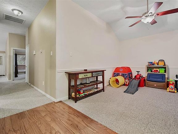 4th image of 611 Mesquite Dr