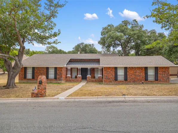 702 Oakpark Dr, Brownwood, TX 76801