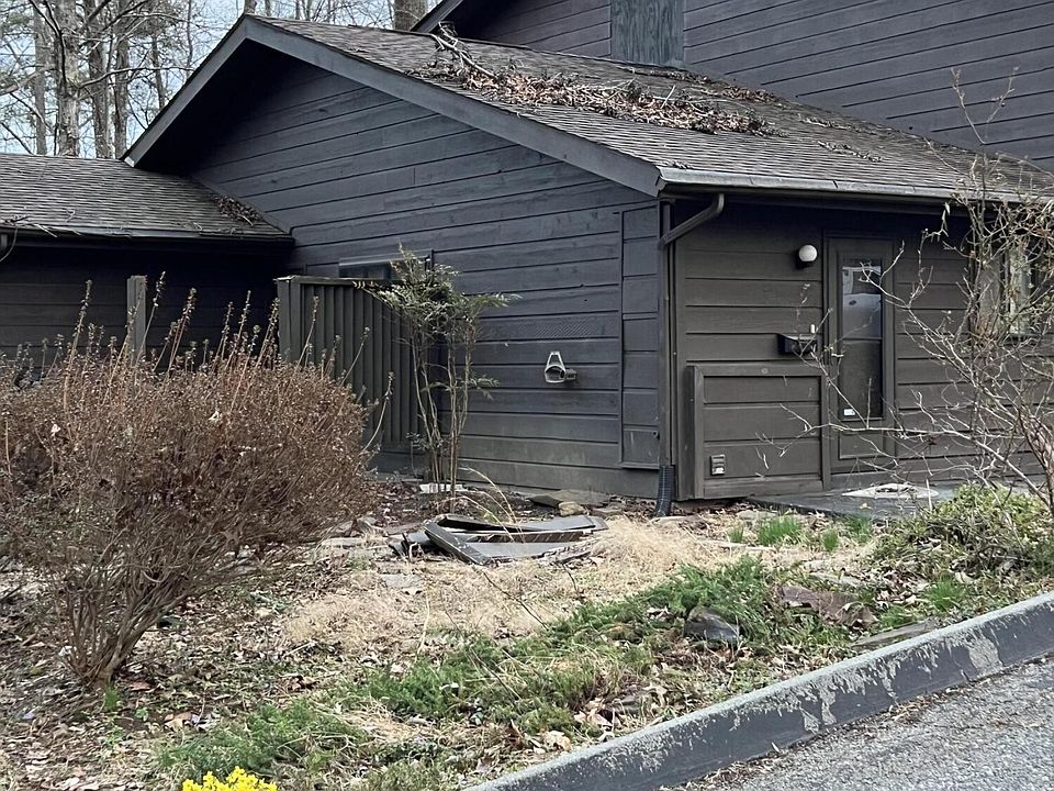 2nd image of 626 W Hills Dr