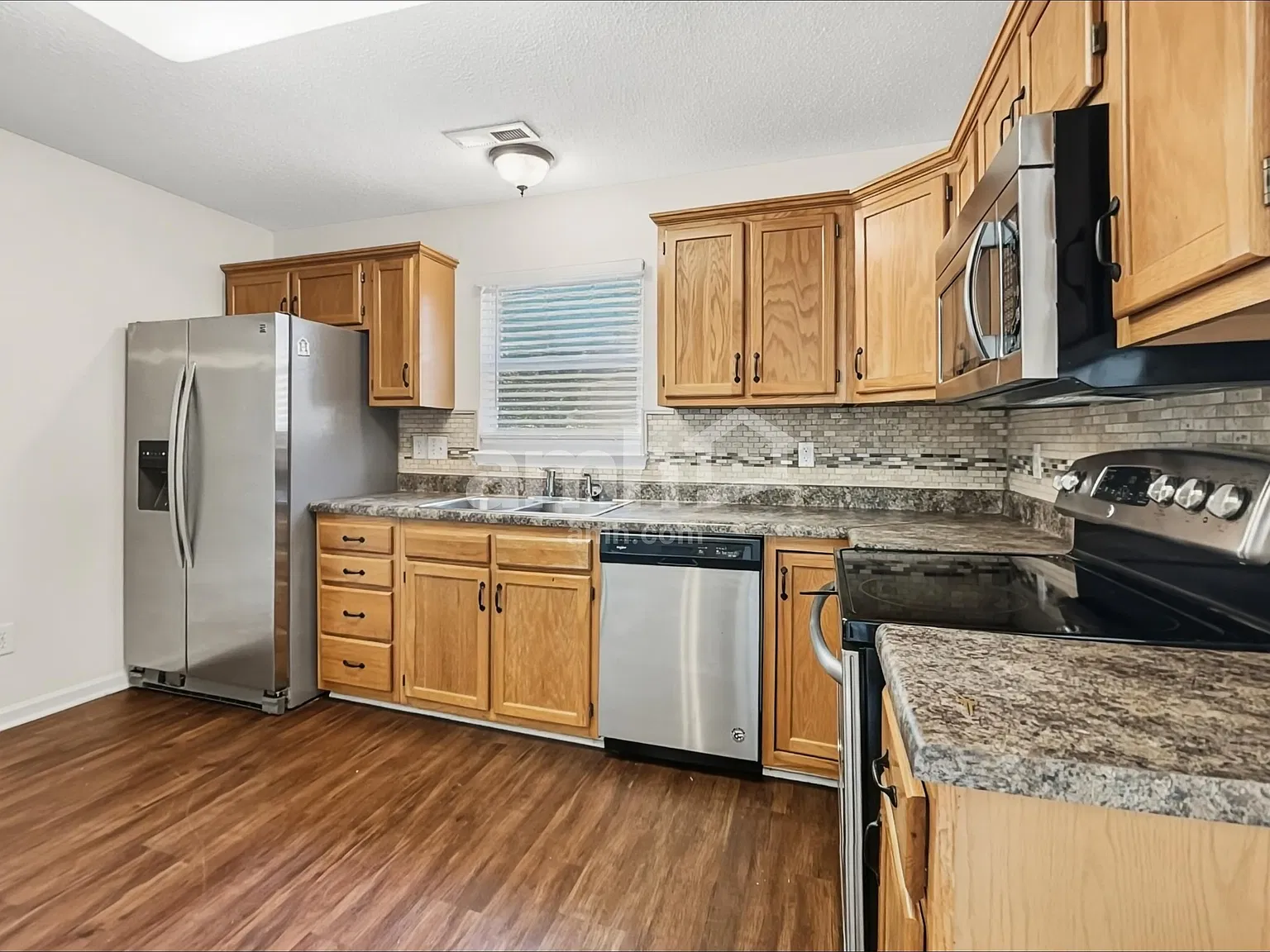 3 bed, 2.5 bath, 1500 sqft, $1,975 — Photo 4