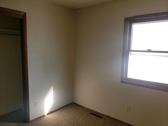 4th image of 2855 S Saint Paul Ave