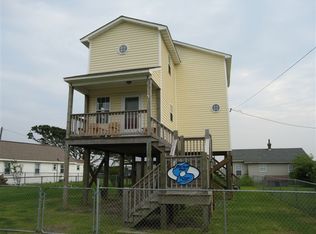 924 Island Rd, Harkers Island, NC 28531