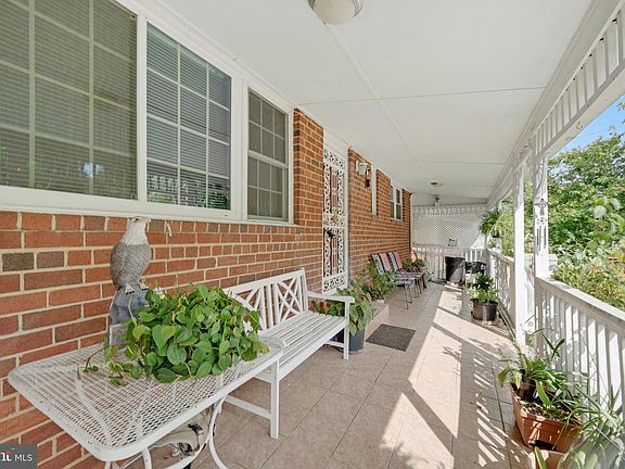 4th image of 1932 Lebanon St