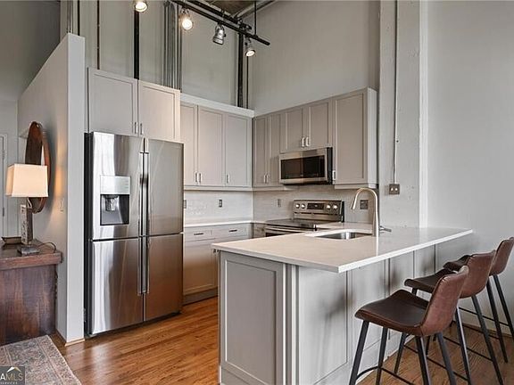 5th image of 3235 Roswell Rd NE Unit 1021