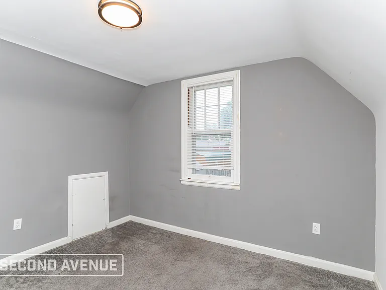 1522 Kinney Ave — Photo 9