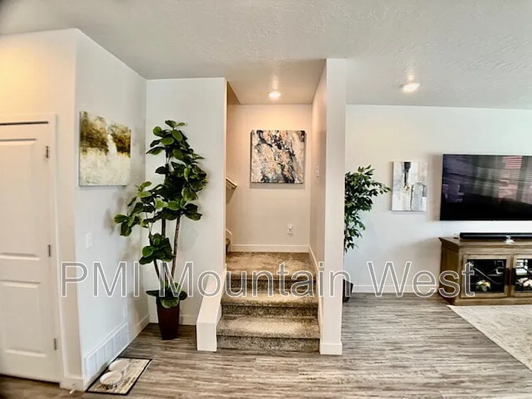707 S Miller Ave — Photo 25
