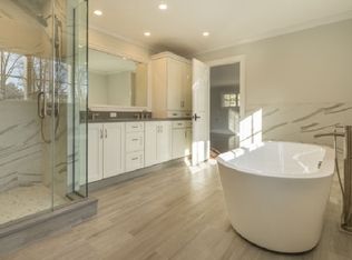 5 Harvest Ln, East Hampton, NY 11937