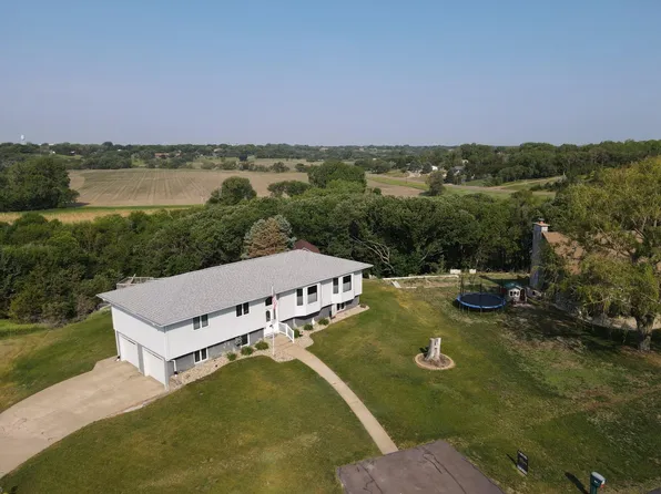 1405 Ridge Rd, Mitchell, SD 57301