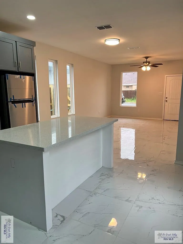 3 bed, 2.5 bath, 1250 sqft, $1,900 — Photo 4