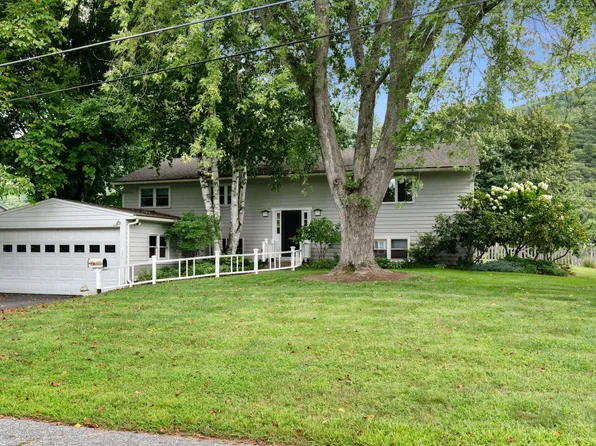 205 Wantastiquet Drive, Brattleboro, VT 05301