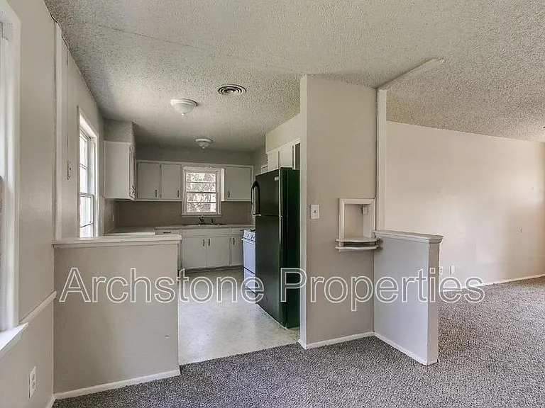 2305 Mustang St — Photo 9