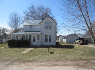 707 Harrison St, Olin, IA 52320