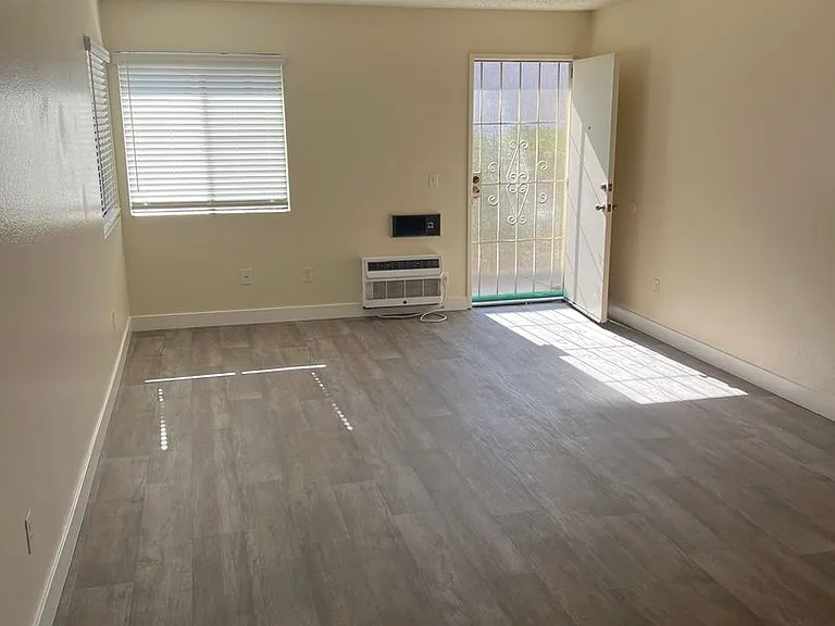 La Fuente Apartments — Photo 9