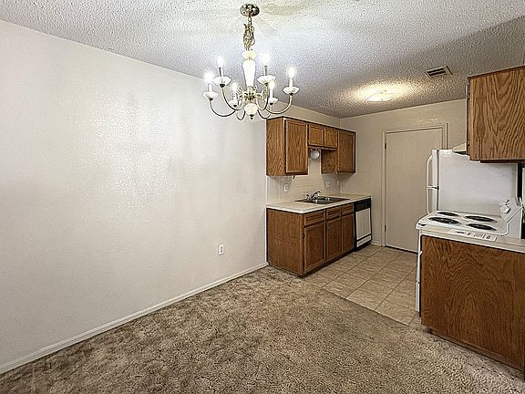 5th image of 403 W Avenue D #A