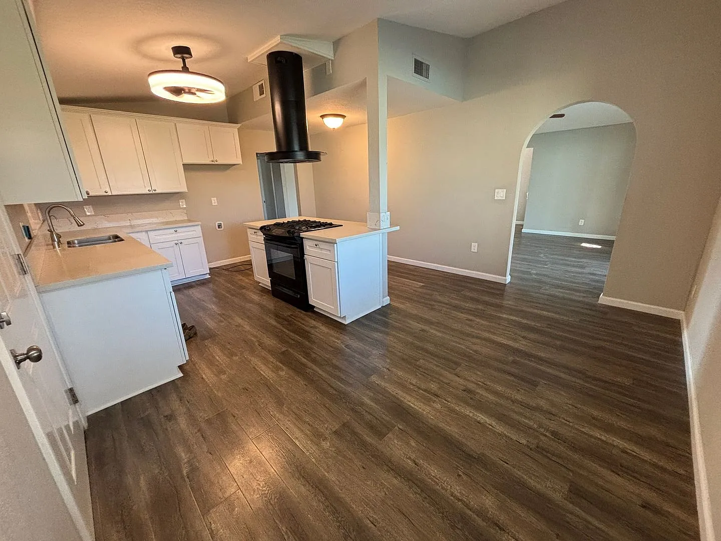 The Perfect Blend of Comfort, Style & Outdoor Living 3Bedroom & 2Bathroom — Photo 1