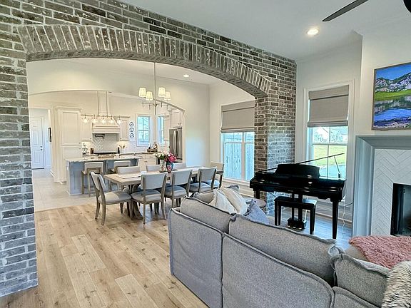 4th image of 108 Lenova Ln