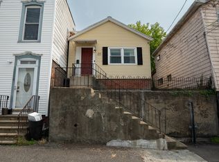 47 13th St, Troy, NY 12180