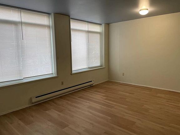 5th image of 410 8th Ave S APT 1