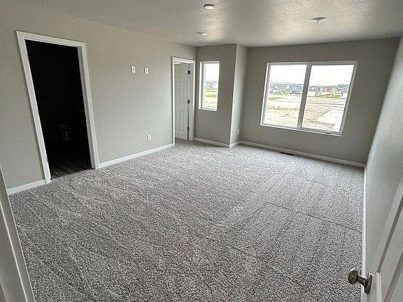 5th image of 3828 Scorpio Dr SE