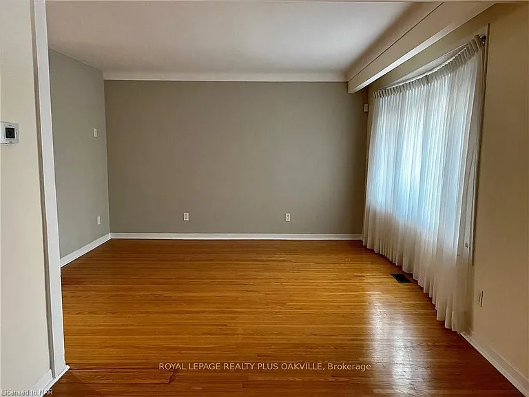 694 Niagara St #UPPER — Photo 6