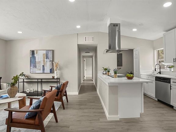 4th image of 2865 Nichols Rd