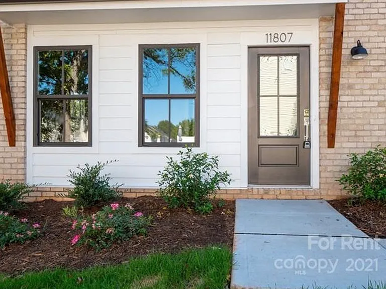 11807 Fiddlers Roof Ln — Photo 2