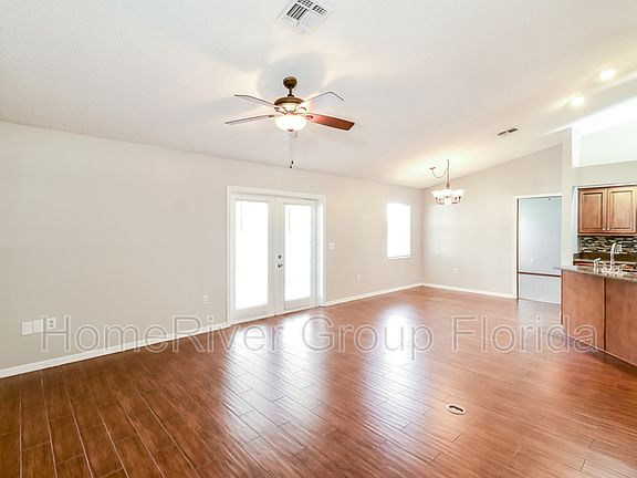 5th image of 310 Glenridge Loop N