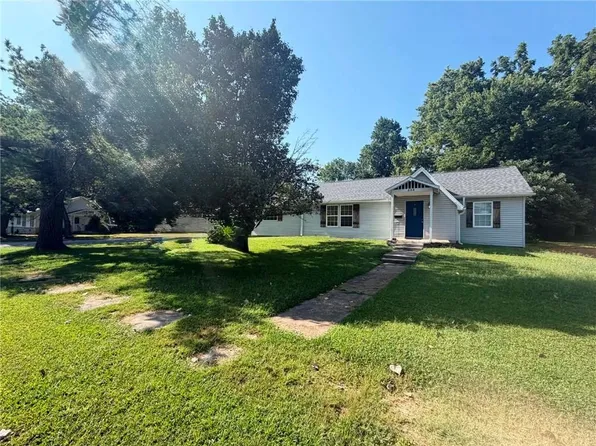 504 E 6th St, Baxter Springs, KS 66713